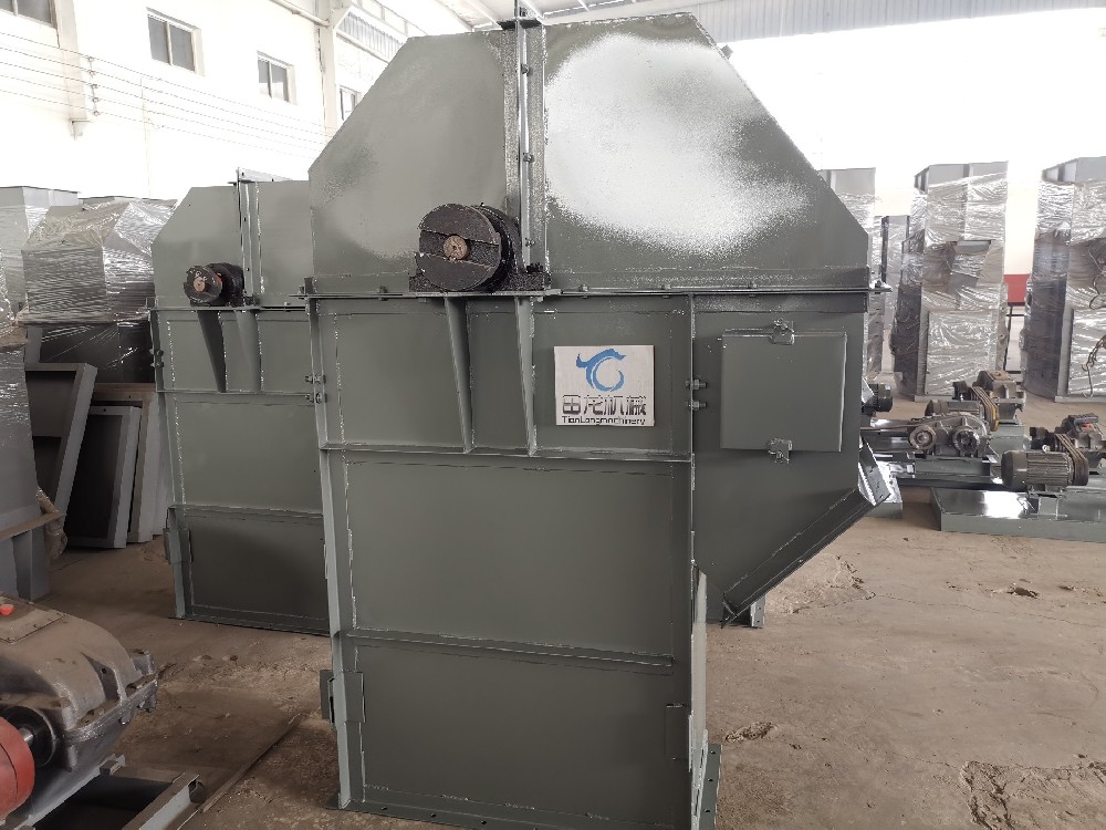 環(huán)鏈斗式提升機灰色與藍(lán)色展示圖